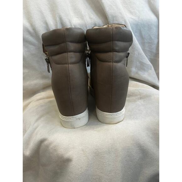 9.5 Steve Madden Wedge fashion sneaker - Picture 3 of 4